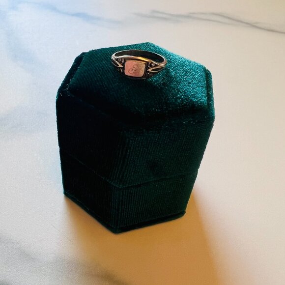 Sentimental and delicate vintage 1900s Baby Ring Hallmarked "10K Gold Filled" - Picture 2 of 6